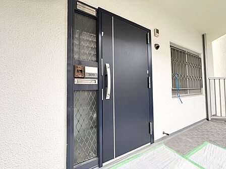 清潔感のある落ち着いた雰囲気の玄関です。
