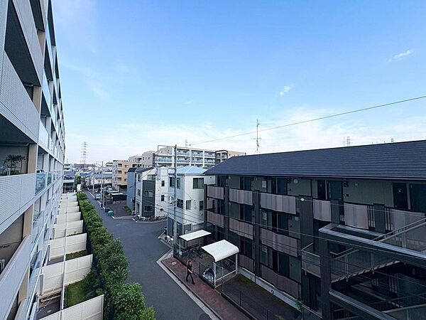 陽当たり・通風・開放感に恵まれた環境です。