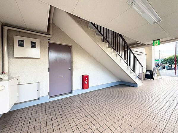 上質感漂う玄関アプローチです。