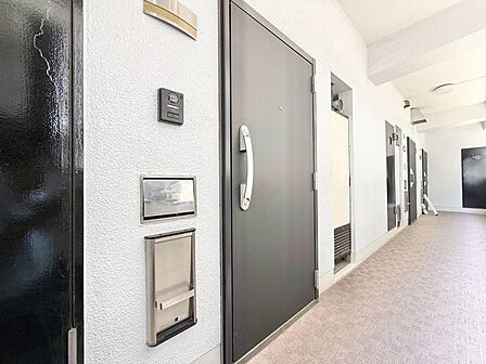 清潔感のある落ち着いた雰囲気の玄関です。