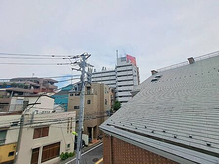 陽当たり・通風・開放感に恵まれた環境です。