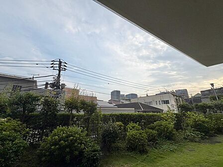 陽当たり・通風・開放感に恵まれた環境です。