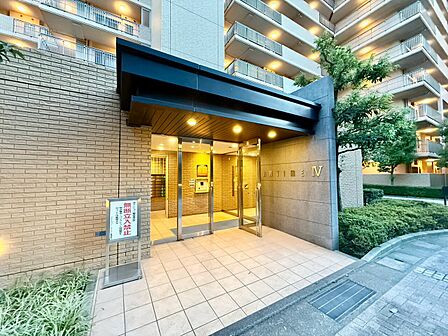 上質感漂う玄関アプローチです。