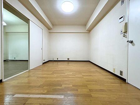 シンプルな内装と偏り過ぎないデザインで統一しました。