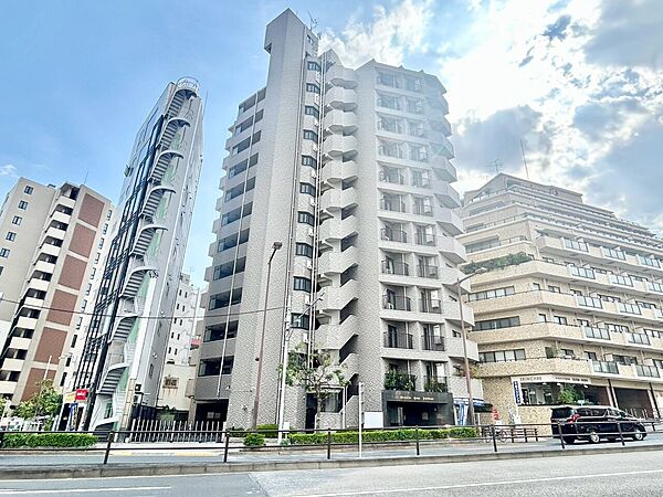 飽きのこないシンプルモダンな外観です。
