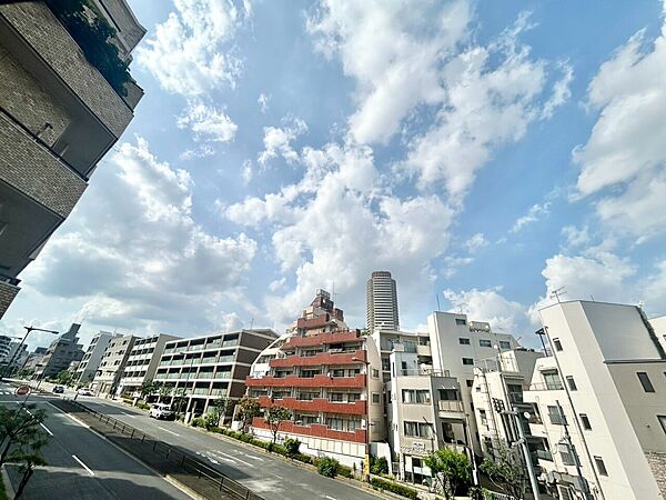 眺望や窓からの景色が良いと、家で過ごす時間も快適です。