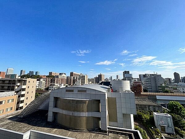 陽当たり・通風・開放感に恵まれた環境です。