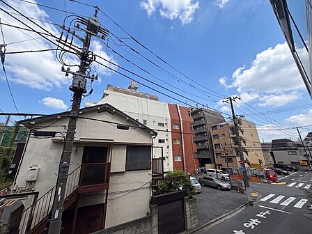 陽当たり・通風・開放感に恵まれた環境です。