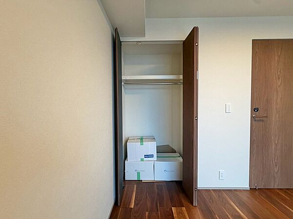 家電やスーツケース、ストック品など何でも片付く嬉しい空間です。