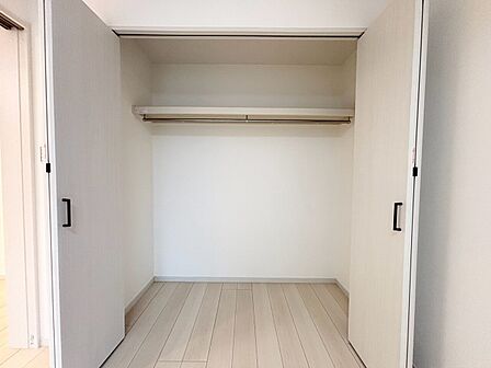 家電やスーツケース、ストック品など何でも片付く嬉しい空間です。