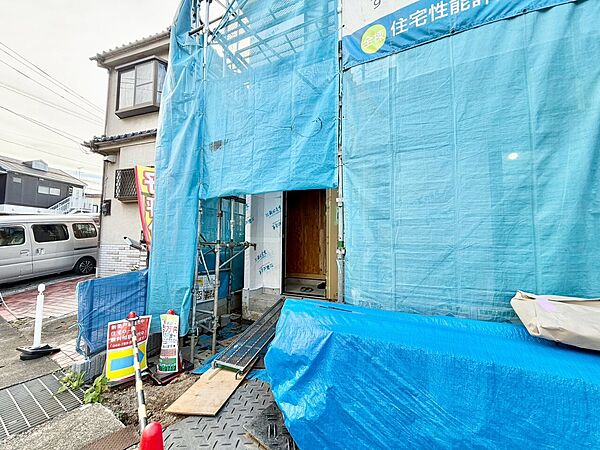 上質感漂う玄関アプローチです。