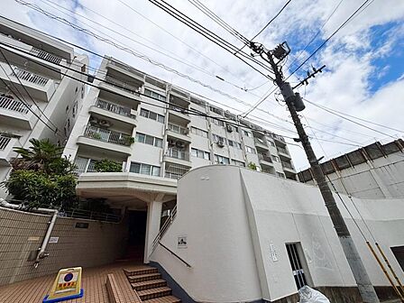 飽きのこないシンプルモダンな外観です。