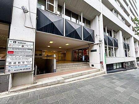 上質感漂う玄関アプローチです。