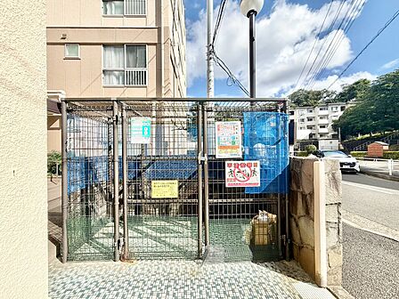 ゴミ置場。綺麗に管理されております。