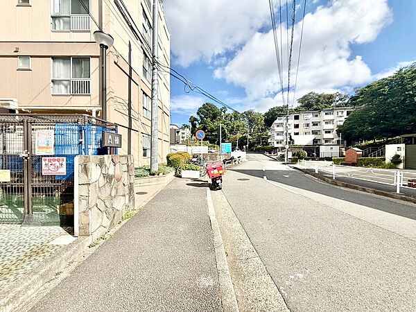 忙しく過ぎゆく日常を置き去るほど、ゆったりした時間が流れる住環境。