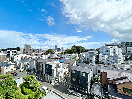 陽当たり・通風・開放感に恵まれた環境です。