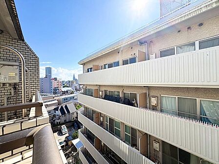 陽当たり・通風・開放感に恵まれた環境です。