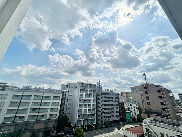 眺望や窓からの景色が良いと、家で過ごす時間も快適です。