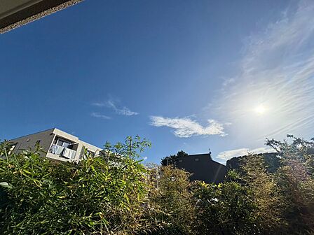 眺望や窓からの景色が良いと、家で過ごす時間も快適です。