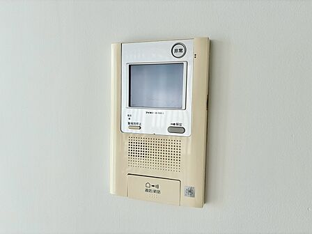 誰が来てもわかる様にモニター付きインターホンを設置。