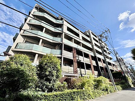 飽きのこないシンプルモダンな外観です。