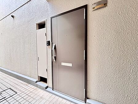 清潔感のある落ち着いた雰囲気の玄関です。