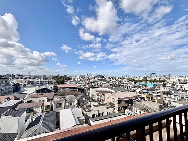 陽当たり・通風・開放感に恵まれた環境です。