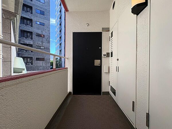清潔感のある落ち着いた雰囲気の玄関です。