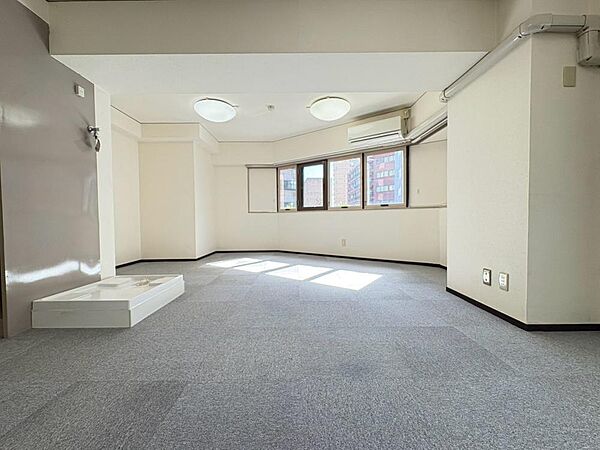 伸びやかな空間のなかで、ゆったりとしたひとときを過ごせます。