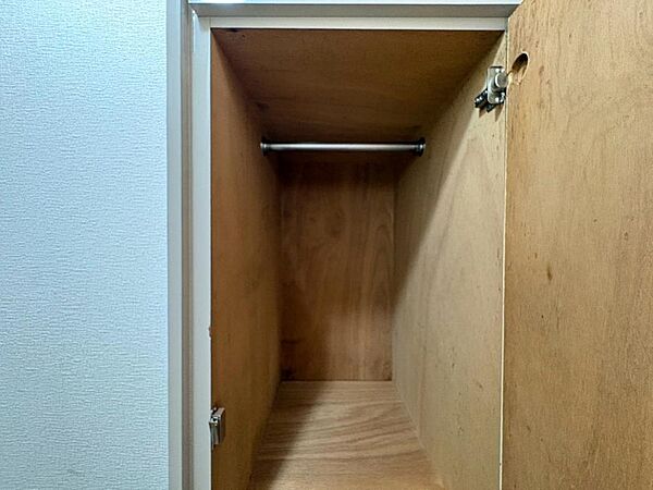 収納スペースが付いていて、お部屋を広く使っていただけます。