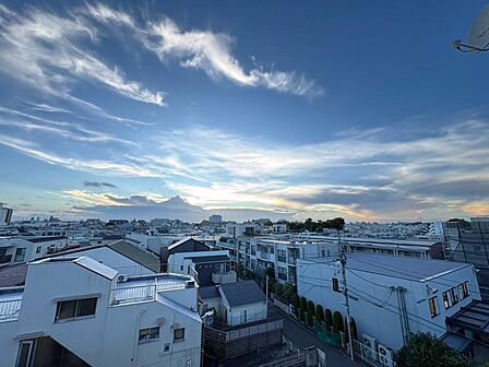 眺望や窓からの景色が良いと、家で過ごす時間も快適です。