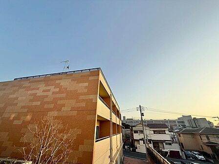 陽当たり・通風・開放感に恵まれた環境です。