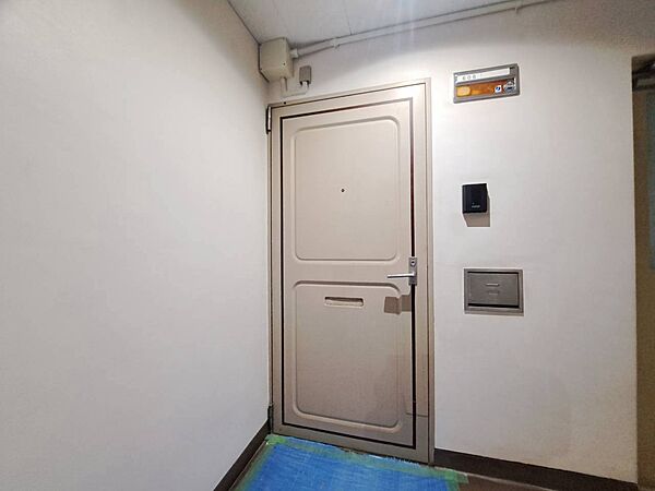 清潔感のある落ち着いた雰囲気の玄関です。