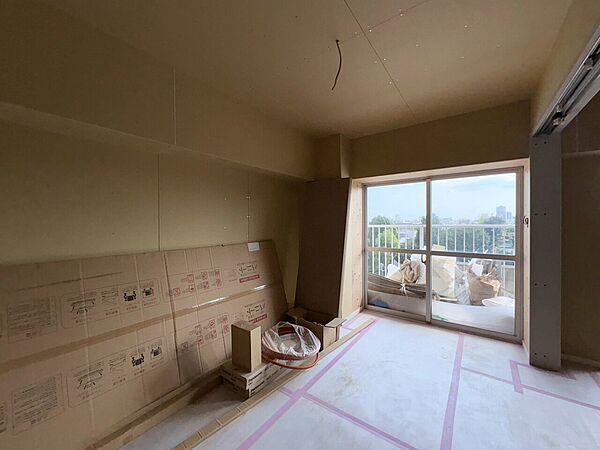 清かで艶やかな時間をもたらしてくれる室内です。