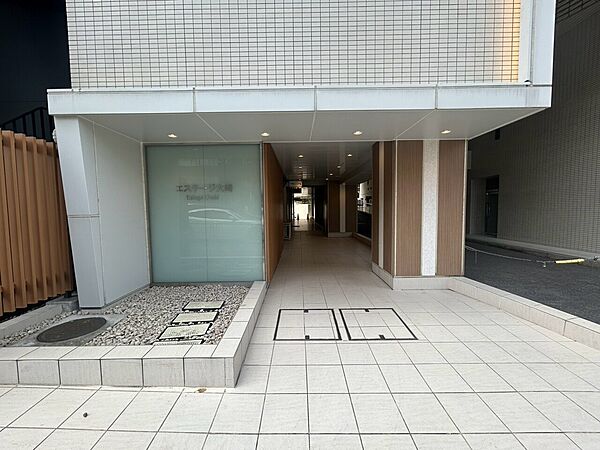 上質感漂う玄関アプローチです。