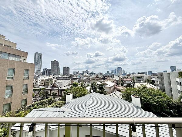 陽当たり・通風・開放感に恵まれた環境です。