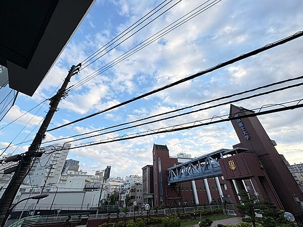 陽当たり・通風・開放感に恵まれた環境です。