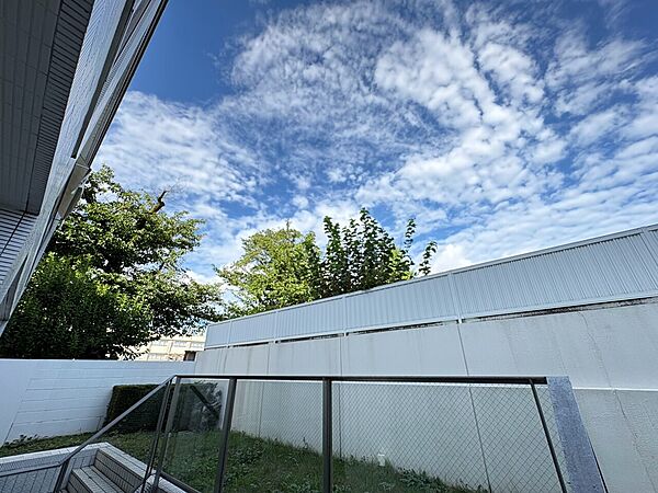 眺望や窓からの景色が良いと、家で過ごす時間も快適です。