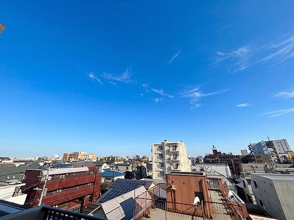 陽当たり・通風・開放感に恵まれた環境です。