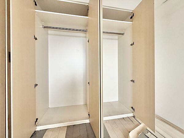家電やスーツケース、ストック品など何でも片付く嬉しい空間です。