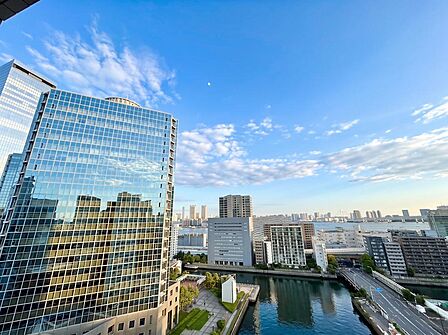 眺望や窓からの景色が良いと、家で過ごす時間も快適です。