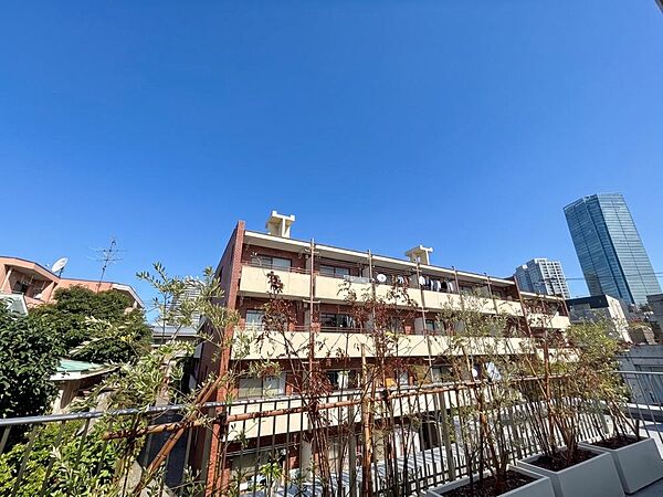 陽当たり・通風・開放感に恵まれた環境です。