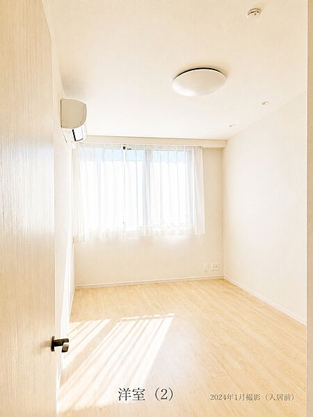 清かで艶やかな時間をもたらしてくれる室内です。