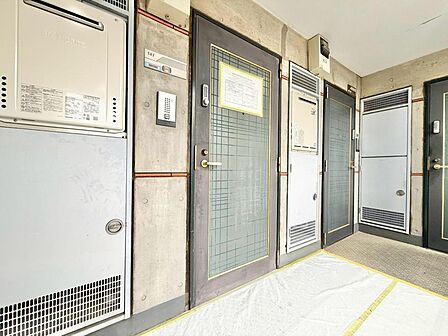 清潔感のある落ち着いた雰囲気の玄関です。