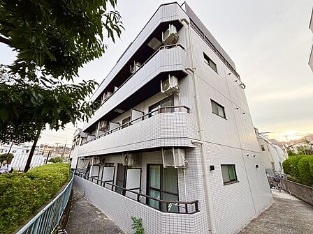 飽きのこないシンプルモダンな外観です。