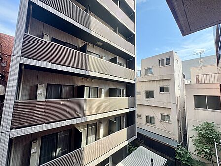 陽当たり・通風・開放感に恵まれた環境です。