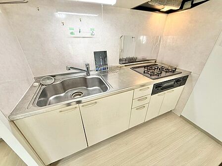 使いやすくスタイリッシュなキッチン空間になっております。