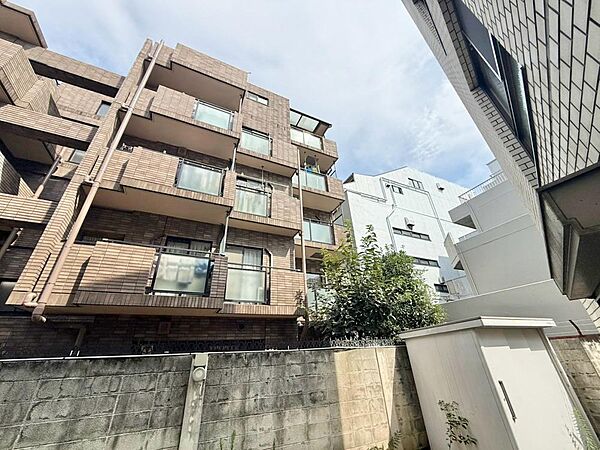 陽当たり・通風・開放感に恵まれた環境です。