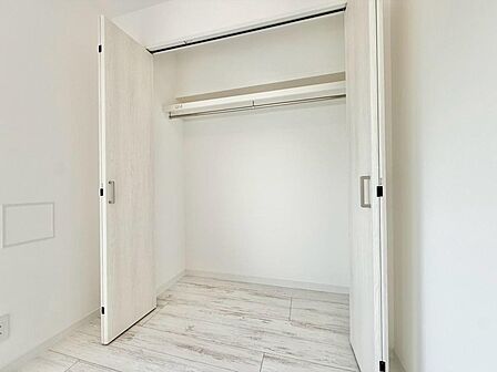 家電やスーツケース、ストック品など何でも片付く嬉しい空間です。
