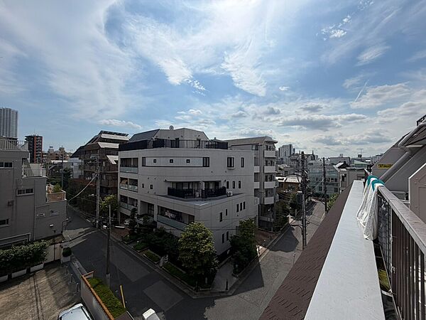 陽当たり・通風・開放感に恵まれた環境です。
